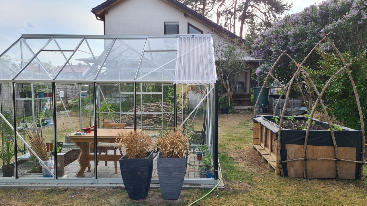 Hochbeet aus der Gew&auml;chshausverpackung
